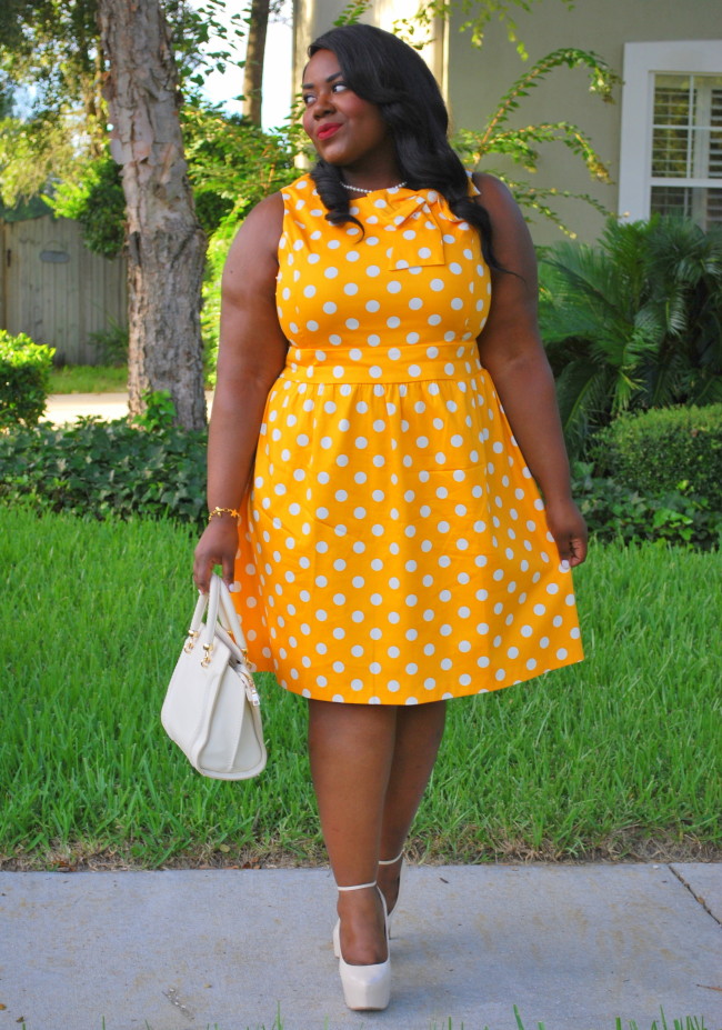 Musings of a Curvy Lady, Plus Size Fashion, Fashion Blogger, Vintage Inspired, ModCloth, Mod Summer, Polka Dots, Freshwater Pearls, La Vita Linx, A Girl in Pearls