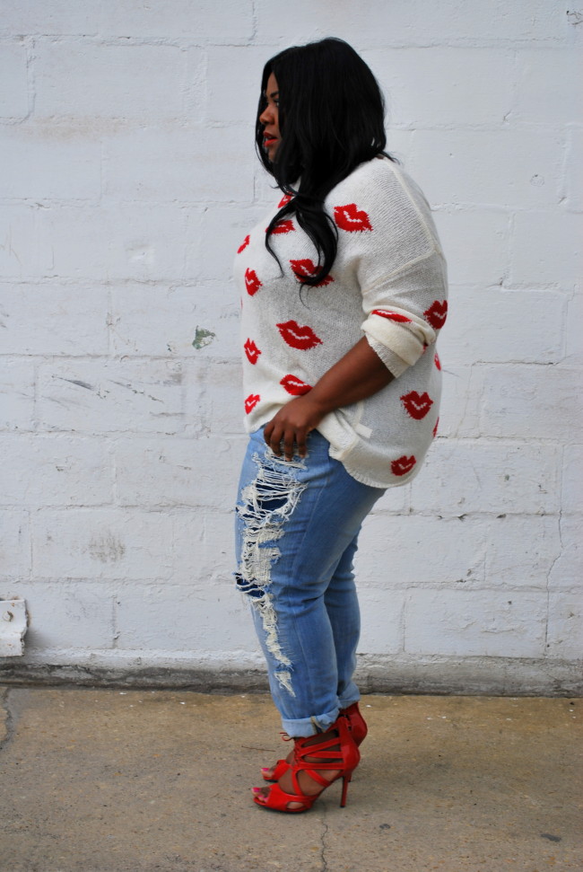 Lip Print, Musings of a Curvy Lady, Plus Size Fashion, Torrid, Torrid Fashion, Distressed Boyfriend Jeans, Red lips, Fashion Blogger