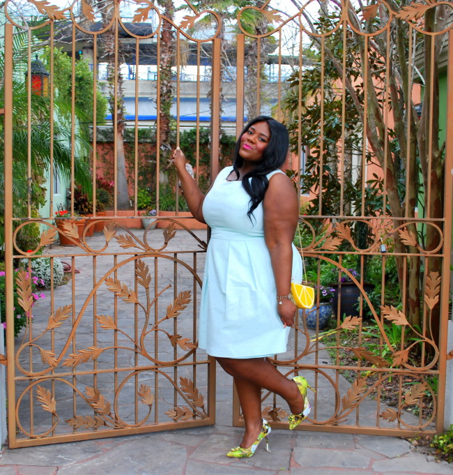 Musings of a Curvy Lady, Plus Size Fashion, Fashion Blog, Fashion Blogger, Women's Fashion, Springtime Fashion, Spring Fashion, Mint colored Dress, Lemon Clutch, Unique Vintage, #IAmUnique, ShoeDazzle, BeVIP