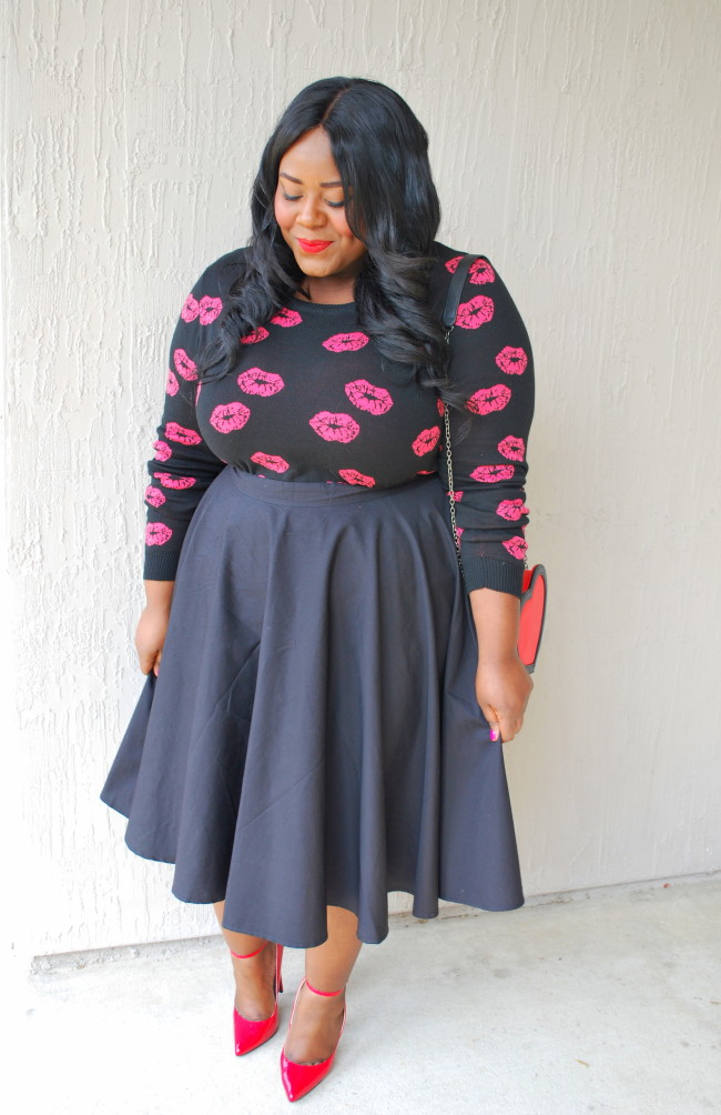 Musings of a Curvy Lady, Unique Vintage, Style Society, #IAMUNIQUE, #UniqueVintage, Kiss Print Sweater, Heart Shaped purse, Circle Skirt, Midi Skirt, Plus Size Fashion, Fashion Blogger, Women's Fashion