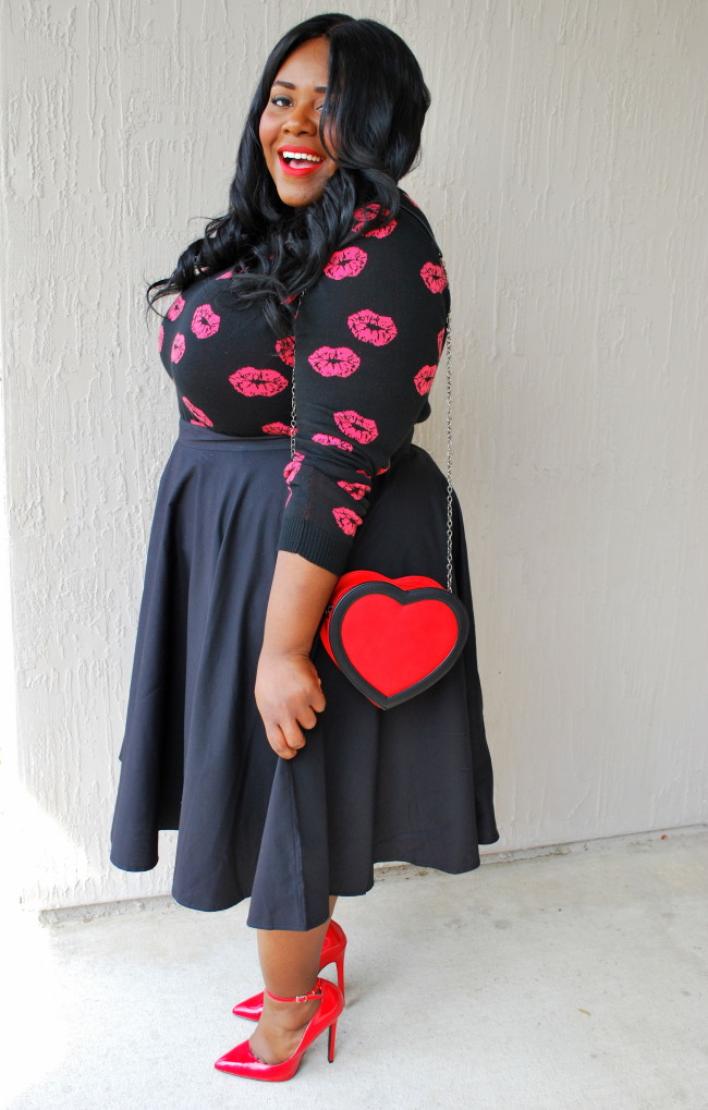 Musings of a Curvy Lady, Unique Vintage, Style Society, #IAMUNIQUE, #UniqueVintage, Kiss Print Sweater, Heart Shaped purse, Circle Skirt, Midi Skirt, Plus Size Fashion, Fashion Blogger, Women's Fashion