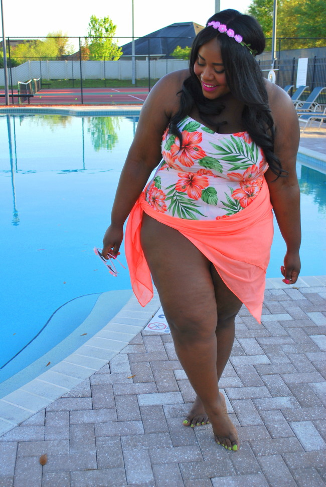 Musings of a Curvy Lady, Fashion Blogger, Plus Size Fashion, Plus Size Swimwear, Aloha Print, Unique Vintage, #IamUnique, #UNIQUEVINTAGE, Plus Size Fashion, Summer Fashion