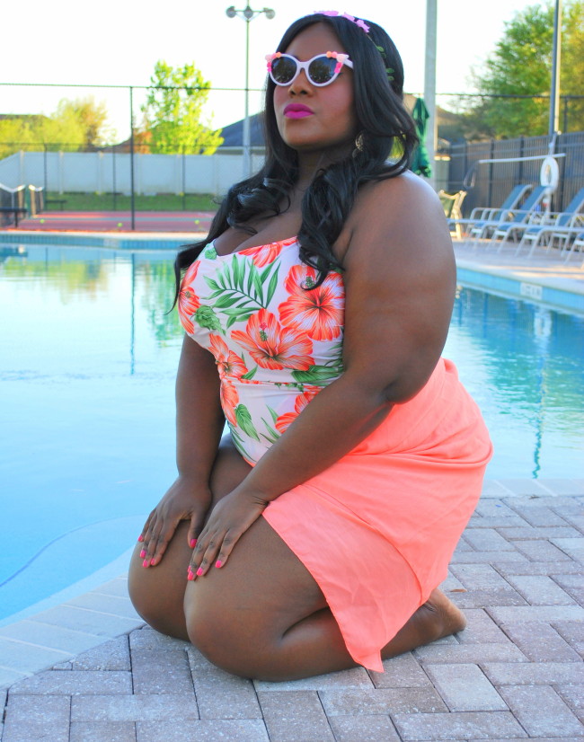 Musings of a Curvy Lady, Fashion Blogger, Plus Size Fashion, Plus Size Swimwear, Aloha Print, Unique Vintage, #IamUnique, #UNIQUEVINTAGE, Plus Size Fashion, Summer Fashion