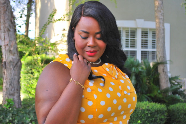 Musings of a Curvy Lady, Plus Size Fashion, Fashion Blogger, Vintage Inspired, ModCloth, Mod Summer, Polka Dots, Freshwater Pearls, La Vita Linx, A Girl in Pearls