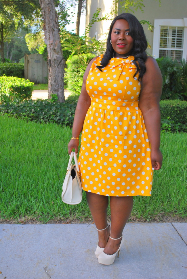 Musings of a Curvy Lady, Plus Size Fashion, Fashion Blogger, Vintage Inspired, ModCloth, Mod Summer, Polka Dots, Freshwater Pearls, La Vita Linx, A Girl in Pearls