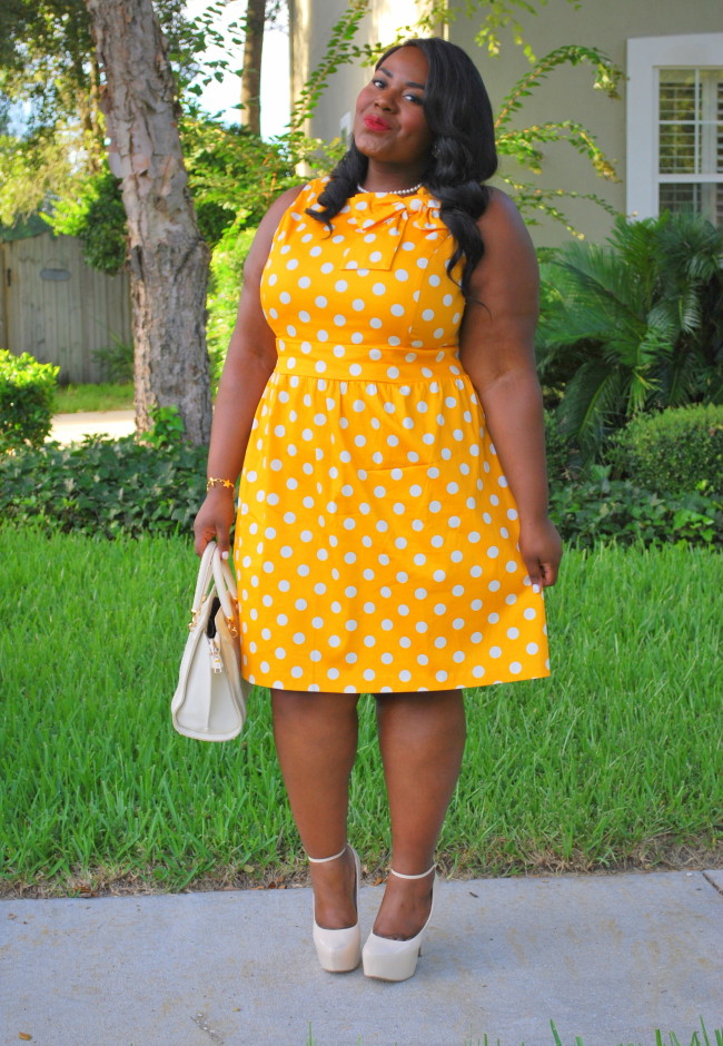 Musings of a Curvy Lady, Plus Size Fashion, Fashion Blogger, Vintage Inspired, ModCloth, Mod Summer, Polka Dots, Freshwater Pearls, La Vita Linx, A Girl in Pearls