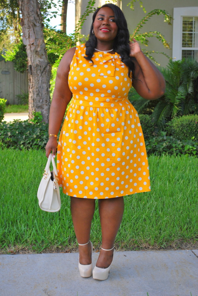 Musings of a Curvy Lady, Plus Size Fashion, Fashion Blogger, Vintage Inspired, ModCloth, Mod Summer, Polka Dots, Freshwater Pearls, La Vita Linx, A Girl in Pearls