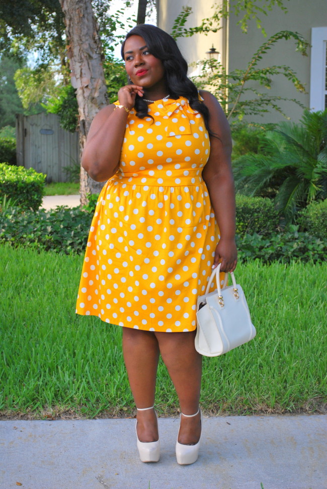 Musings of a Curvy Lady, Plus Size Fashion, Fashion Blogger, Vintage Inspired, ModCloth, Mod Summer, Polka Dots, Freshwater Pearls, La Vita Linx, A Girl in Pearls