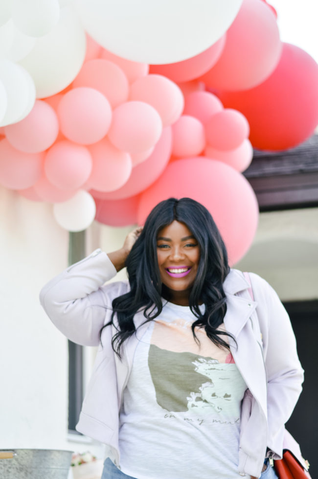 Musings of a Curvy Lady, Plus Size Fashion, Old Navy, The Power Jean, Casual Chic, Curvy Style, Balloon Installation