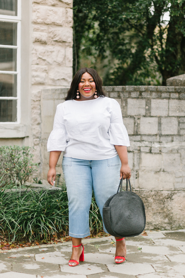 Musings of a Curvy Lady, Plus Size Fashion, Fashion Blogger, Wide Leg Cropped Jeans, EV1 by Ellen DeGeneres, Walmart, Walmart Fashion, Spring Fashion, Straw Circle Bag, Steve Madden Carrson Sandal, Women's Fashion, Casual Outfit Idea, Time and Tru Walmart