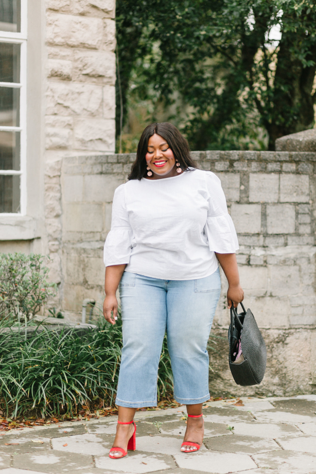 Musings of a Curvy Lady, Plus Size Fashion, Fashion Blogger, Wide Leg Cropped Jeans, EV1 by Ellen DeGeneres, Walmart, Walmart Fashion, Spring Fashion, Straw Circle Bag, Steve Madden Carrson Sandal, Women's Fashion, Casual Outfit Idea, Time and Tru Walmart