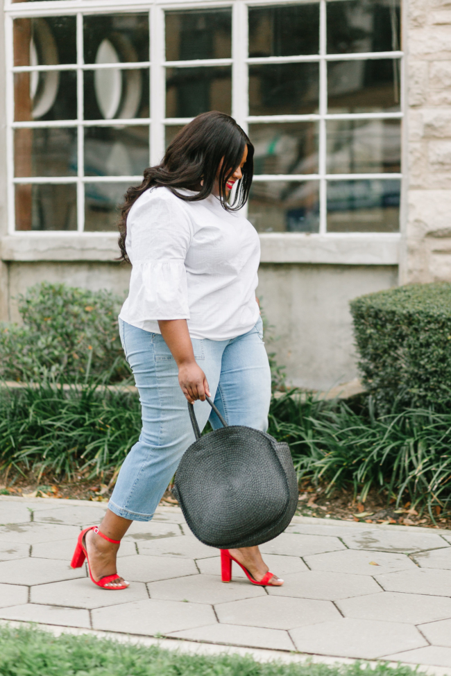 Musings of a Curvy Lady, Plus Size Fashion, Fashion Blogger, Wide Leg Cropped Jeans, EV1 by Ellen DeGeneres, Walmart, Walmart Fashion, Spring Fashion, Straw Circle Bag, Steve Madden Carrson Sandal, Women's Fashion, Casual Outfit Idea, Time and Tru Walmart