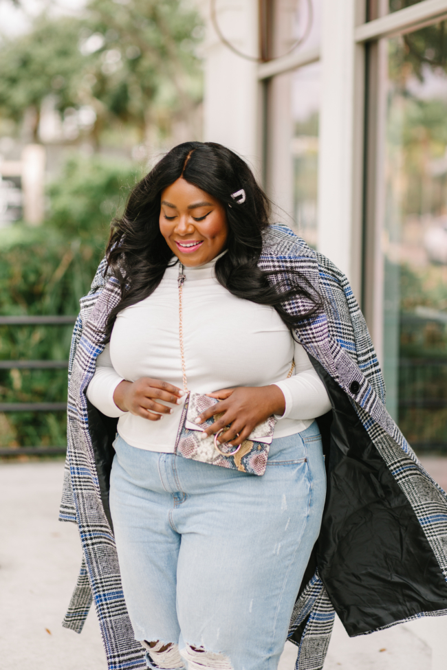 Musings of a Curvy Lady, Plus Size Fashion, Mom Jeans, Plus Size Mom Jeans, Plus Size Jeans, White Booties, Snakeskin Accessories, Pearl Hair Clip, Eloquii, Nordstrom, Walmart Fashion, Fall Fashion, Plus Size Fall Fashion