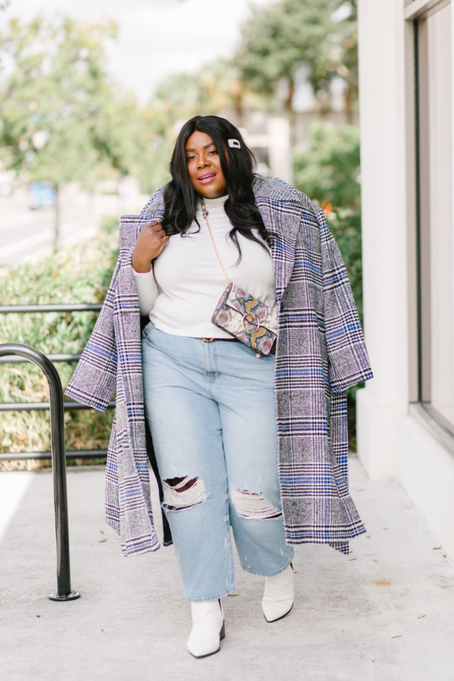 Musings of a Curvy Lady, Plus Size Fashion, Mom Jeans, Plus Size Mom Jeans, Plus Size Jeans, White Booties, Snakeskin Accessories, Pearl Hair Clip, Eloquii, Nordstrom, Walmart Fashion, Fall Fashion, Plus Size Fall Fashion