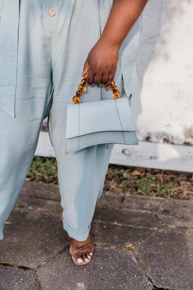 Black Model Posing, Black Plus Size Model Pose, Black Women Model Walking down street, Eloquii Plus Size Model Posing