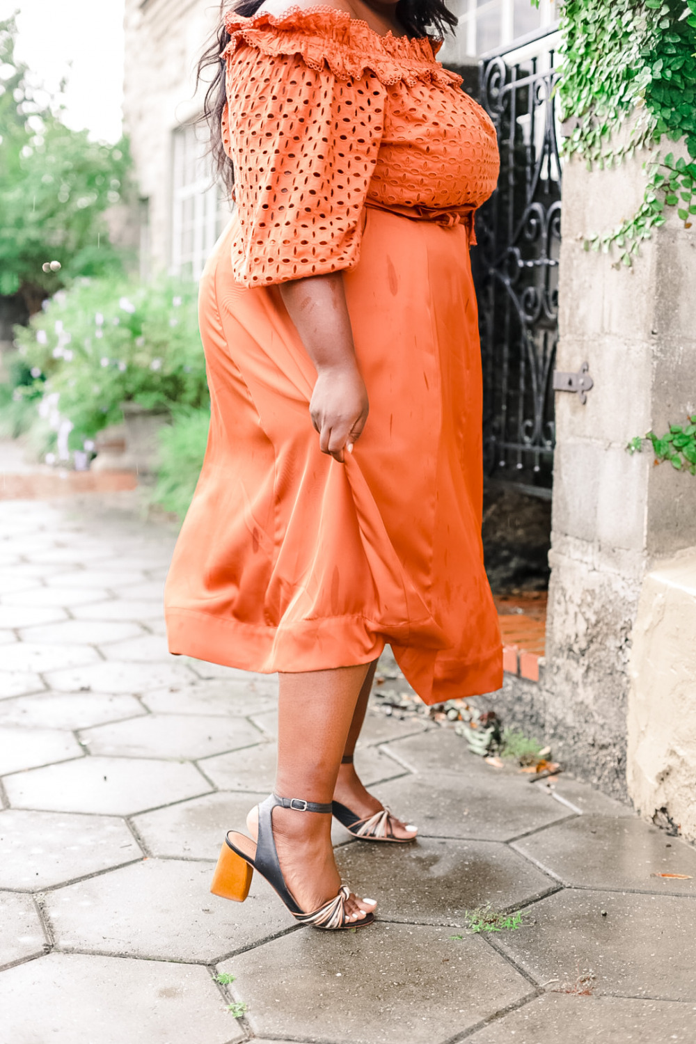 PLUS SIZE TERRACOTTA MONOCHROME OUTFIT FOR FALL | Musings of a Curvy Lady